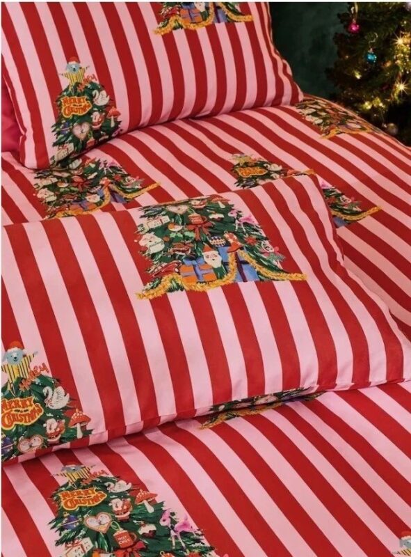 Christmas Duvet Set - Christmas Duvet Set – Laura Ashley Eleanor Bowmer Polycotton Bedding with Pillowcase (view 3)